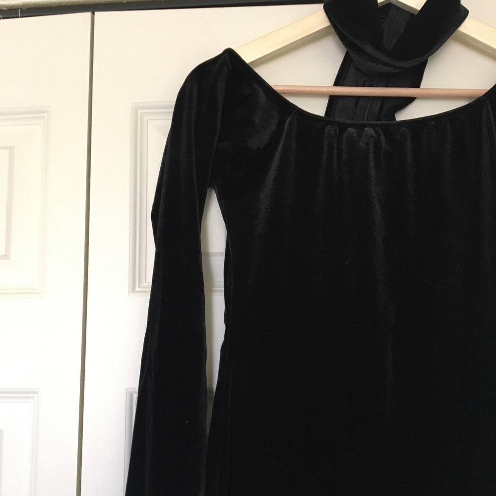 VELVET BLACK DRESS